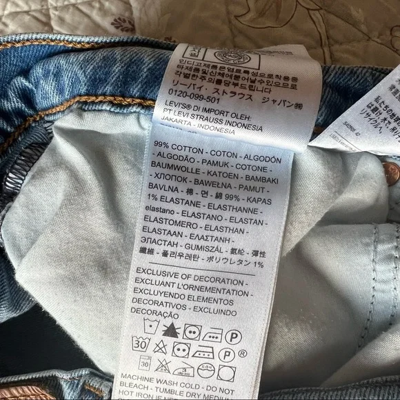 Levi’s Premium Wedgie Fit High Waist Jeans Shorts Size 30 Distressed Raw Hem - Picture 14 of 14